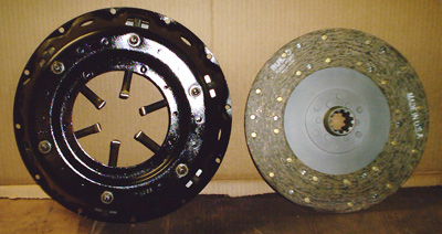 While many forklifts today have automatic transmissions, older lift trucks have manual transmissions. There are two designs for the most part "wet " clutch and "dry" clutch.